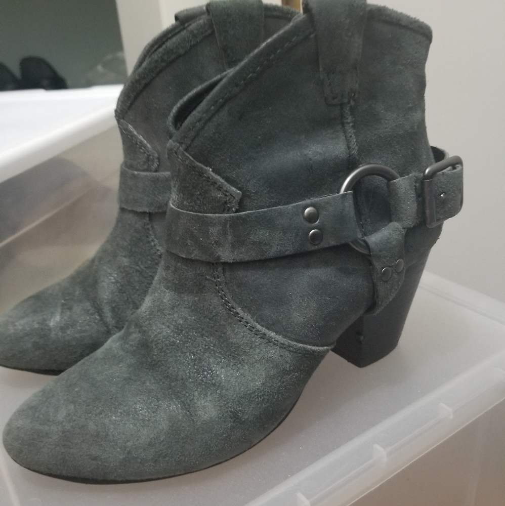 Ankle cowboy bootie